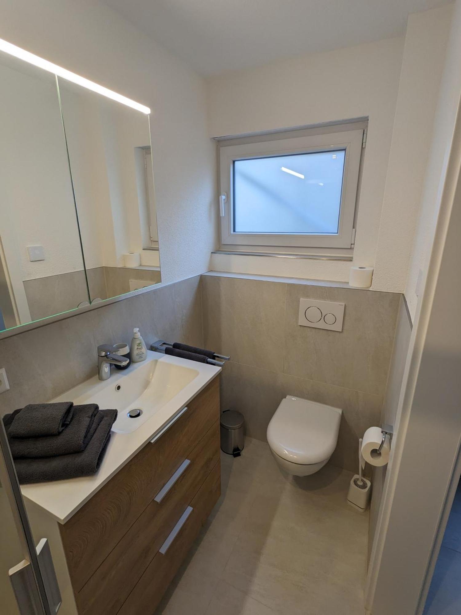 Göppingen Modernes 1- Zimmer- Apartment Am Fusse Des Hohenstaufen מראה חיצוני תמונה