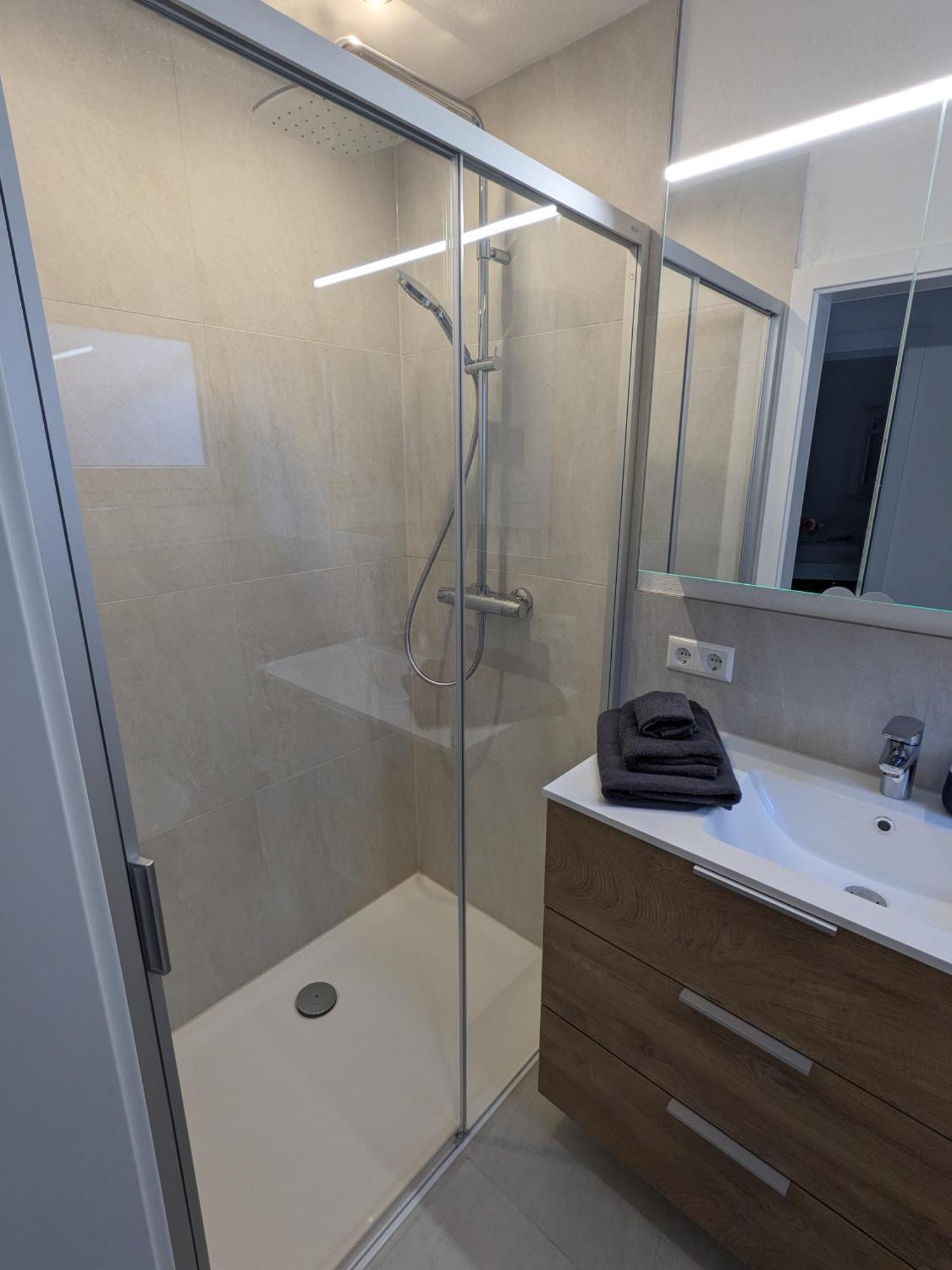 Göppingen Modernes 1- Zimmer- Apartment Am Fusse Des Hohenstaufen מראה חיצוני תמונה